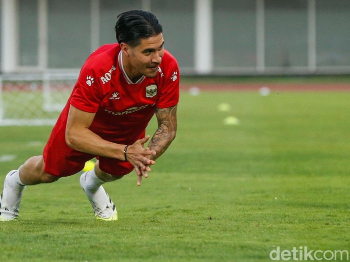 Sejumlah pemain Timnas Indonesia kembali menjalani sesi latihan di Stadion Madya, Jakarta, Senin (1/6/2026).