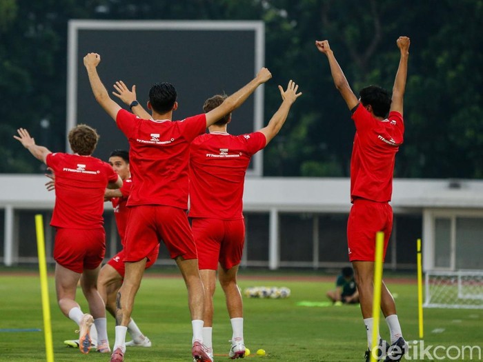 Sejumlah pemain Timnas Indonesia kembali menjalani sesi latihan di Stadion Madya, Jakarta, Senin (1/6/2026).