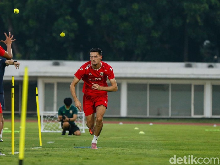 Sejumlah pemain Timnas Indonesia kembali menjalani sesi latihan di Stadion Madya, Jakarta, Senin (1/6/2026).