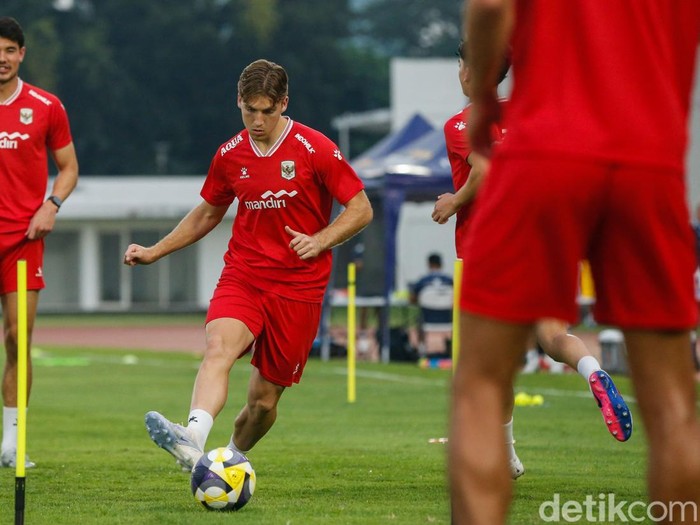 Sejumlah pemain Timnas Indonesia kembali menjalani sesi latihan di Stadion Madya, Jakarta, Senin (1/6/2026).