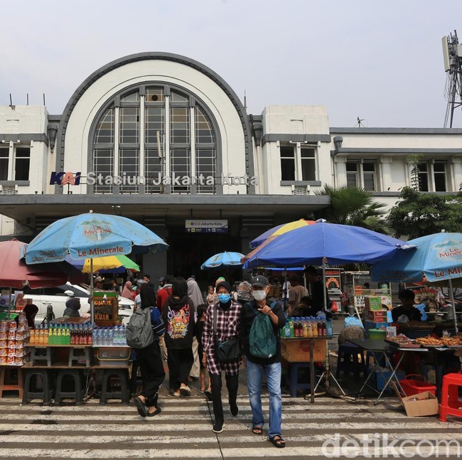 Trotoar Kota Tua Masih Dipenuhi PKL