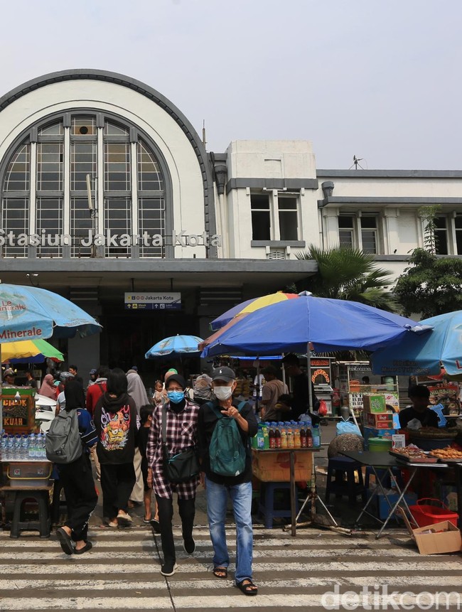 Trotoar Kota Tua Masih Dipenuhi PKL
