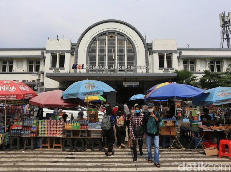 Trotoar Kota Tua Masih Dipenuhi PKL