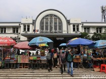Trotoar Kota Tua Masih Dipenuhi PKL