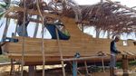 Kisah Abadi Pembuat Perahu Kayu Kemujan