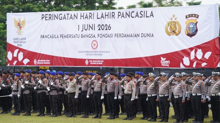 Upacara peringatan Hari Lahir Pancasila di Mapolda Riau.