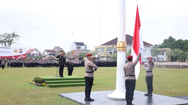 Upacara peringatan Hari Lahir Pancasila di Mapolda Riau.