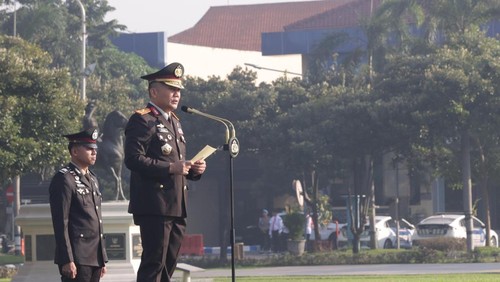 Wakapolda Jatim Brigjen Pasma Royce memimpin upacara Hari Lahir Pancasila di Polda Jatim