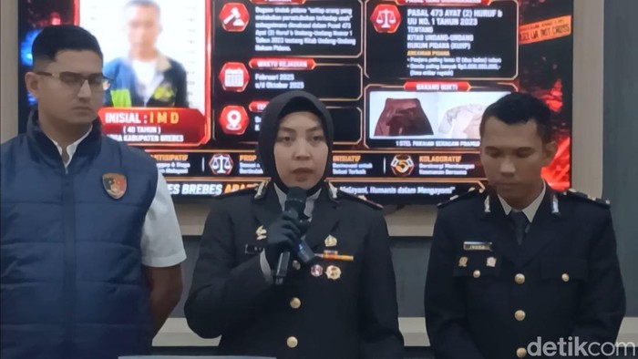 Wakapolres Brebes, Kompol Ryke Rhimadhila, mengungkap kasus pria perkosa adik ipar di Brebes, Senin (1/6/2026).