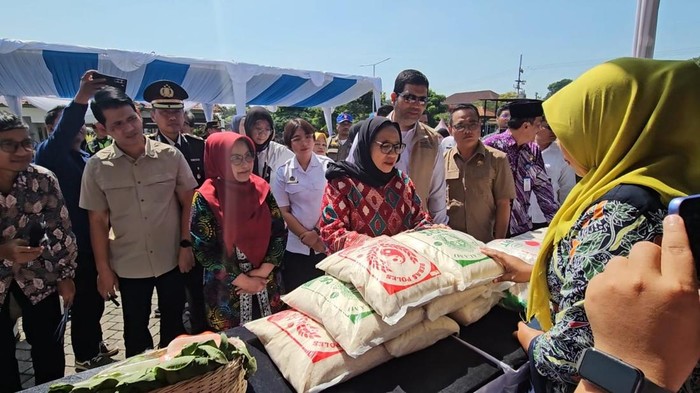 Wakil Kepala Badan Gizi Nasional, Nanik Sudaryati Deyang saat berkunjung ke Magetan.