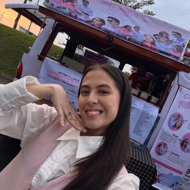 Adhisty Zara Doyan BBQ hingga Jajan Aneka Dessert, Ini Potretnya!