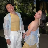 Tsaqib mengaku tak langsung pacaran dengan Zara Adhisty setelah berkenalan. Bahkan untuk sampai menjadi pasangan kekasih, penyanyi 25 tahun itu butuh waktu PDKT 5-6 bulan. Foto: Dok. Instagram Zara Adhisty, Tsaqib
