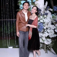 Sedangkan Zara Adhisty saat tampil dalam sebuah podcast mengaku secara blak-blakan, ketika Tsaqib mendekatinya, dia masih menjalin hubungan dengan pria lain, Hingga akhirnya hubungannya dengan mantannya putus, Zara dekat dengan Tsaqib dan menjadi kekasih penyanyi muda itu. Foto: Dok. Instagram Zara Adhisty, Tsaqib