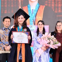 Yang tak kalah curi perhatian ialah paras cantik Lakeisha. Begitu mirip, Lakeisha bak kembaran sang mama. Foto: Instagram/@arumibachsin_94