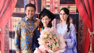 Bak Kembaran Sang Mama, Potret Cantik Putri Arumi Bachsin yang Baru Lulus SD