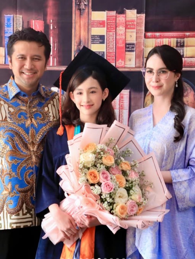 Bak Kembaran Sang Mama, Potret Cantik Putri Arumi Bachsin yang Baru Lulus SD