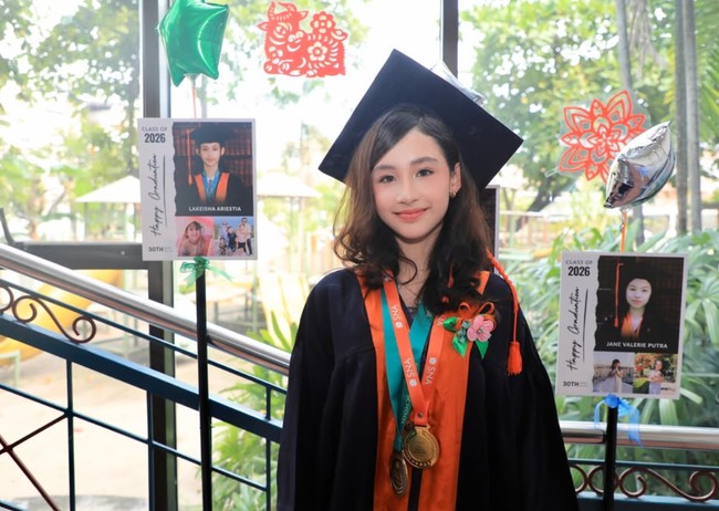 Lakeisha sendiri diketahui merupakan anak pertama Arumi dan Emil. Ia memiliki 2 orang adik bernama Alkeinan Mahsyir Putro Dardak dan Kalendra Dardak. Foto: Instagram/@arumibachsin_94