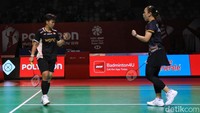 Mereka berhasil mengamankan kemenangan dua gim langsung dengan skor 21-14 dan 21-12. 