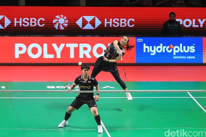 Ganda putri Indonesia, Febriana Dwipuji Kusuma dan Meilysa Trias Puspitasari, menghadapi pasangan India, Treesa Jolly dan Gayatri Gopichand Pullela, pada babak pertama Indonesia Open 2026 di Istora Senayan, Jakarta, Selasa (2/6/2026).