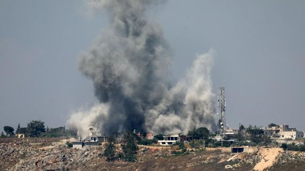 Asap Perang Membumbung di Lebanon, Trump Murka pada Netanyahu Gumpalan asap tebal membumbung di langit Lebanon Selatan setelah serangkaian serangan yang dilancarkan militer Israel pada Senin (1/6/2026) sore waktu setempat. Eskalasi konflik yang terus meningkat itu tidak hanya memicu kekhawatiran di kawasan Timur Tengah, tetapi juga menuai reaksi keras dari Presiden Amerika Serikat Donald Trump. REUTERS