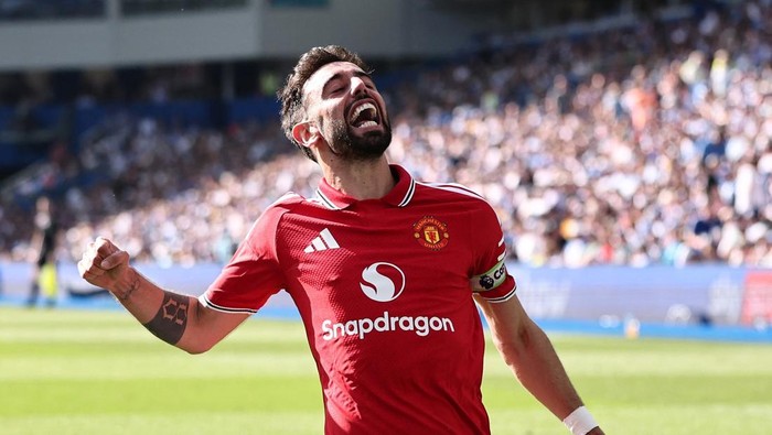 Soccer Football - Premier League - Brighton & Hove Albion v Manchester United - The American Express Community Stadium, Brighton, Britain - May 24, 2026 Manchester Uniteds Bruno Fernandes celebrates scoring their third goal REUTERS/David Klein EDITORIAL USE ONLY. NO USE WITH UNAUTHORIZED AUDIO, VIDEO, DATA, FIXTURE LISTS, CLUB/LEAGUE LOGOS OR LIVE SERVICES. ONLINE IN-MATCH USE LIMITED TO 120 IMAGES, NO VIDEO EMULATION. NO USE IN BETTING, GAMES OR SINGLE CLUB/LEAGUE/PLAYER PUBLICATIONS. PLEASE CONTACT YOUR ACCOUNT REPRESENTATIVE FOR FURTHER DETAILS..