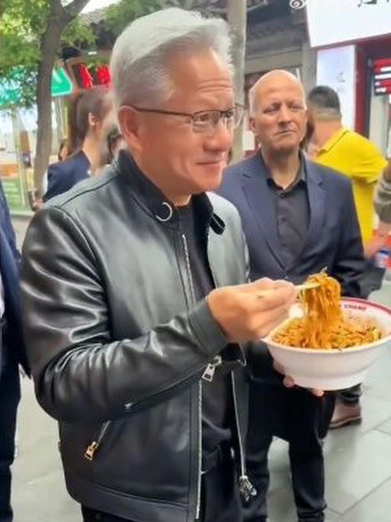 CEO Nvidia Makan Mie Kaki Lima