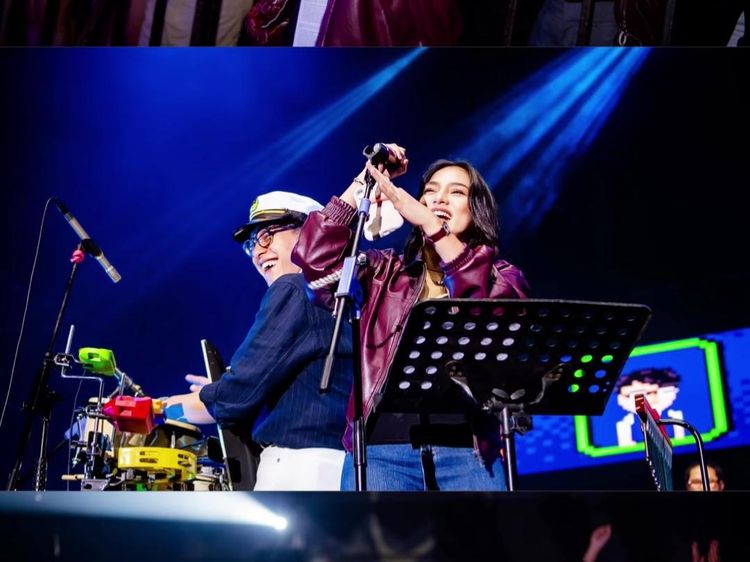 Davina Karamoy dari Nonton Sampai Naik Pentas Saat Ardhito Pramono Manggung
