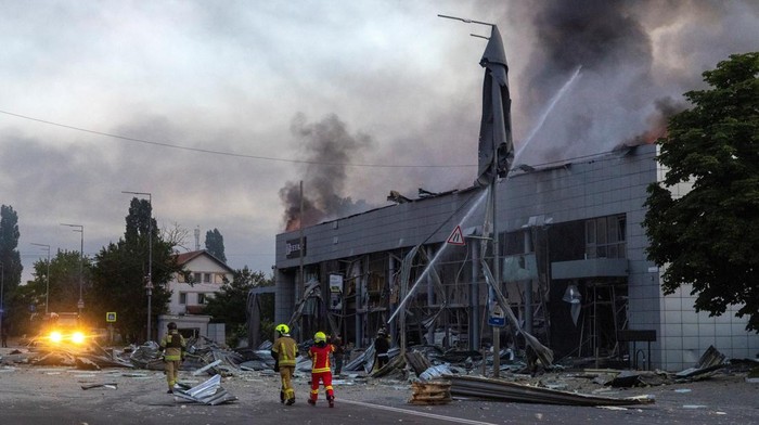 Emergency workers respond to a fire in a car dealership that was struck during overnight Russian missile and drone attacks, amid Russias attack on Ukraine, in Kyiv, Ukraine, June 2, 2026. REUTERS/Thomas Peter