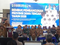 Luthfi soal Aksi Warga Tanam Pisang di Jalan Rusak: Koreksi untuk Kita