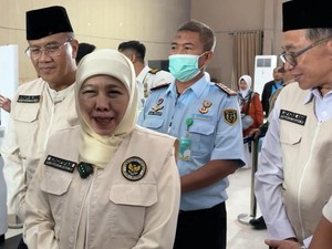Layanan Corridor Gate Percepat Embarkasi Jemaah Haji, Khofifah Puji Imigrasi