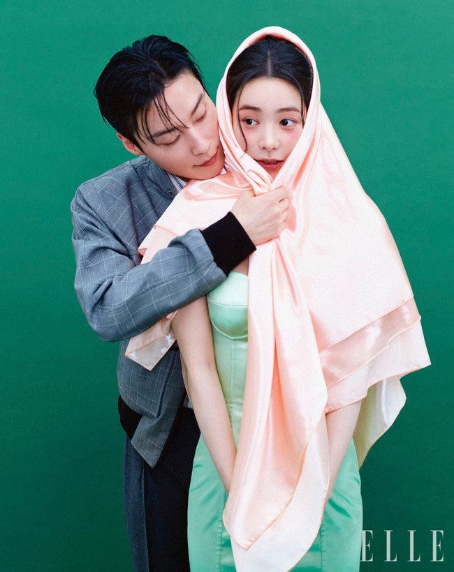 Drama Korea My Royal Nemesis, yang dibintangi Heo Nam Jun dan Lim Ji Yeon menembus rating tertinggi 13,7%. ELLE Korea ikut merayakan pencapaiannya setelah memasuki pertengahan episode. Foto: dok. ELLE Korea