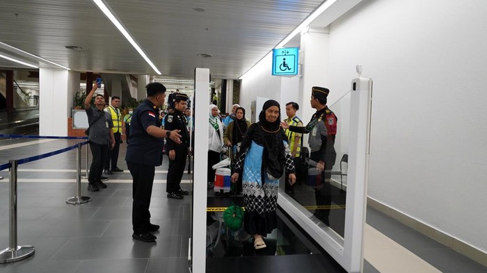 Imigrasi menyiapkan corridor gate untuk menyambut kepulangan jemaah haji Indonesia ke Tanah Air. (Dok istimewa)