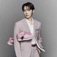 Tak ketinggalan, di urutan 10 terbesar ‘Power Celebrity 40’ versi Forbes Korea ada J-Hope BTS. Di luar karier bermusik, J-Hope juga menjadi global ambassador untuk Nike dan Louis Vuitton. Foto: dok. Instagram @uarmyhope