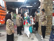 Jemaah Haji Kloter 1 Debarkasi Solo Tiba di Tanah Air