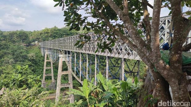 Jembatan Cirahong di Perbatasan Ciamis-Tasikmalaya Jembatan Cirahong di Perbatasan Ciamis-Tasikmalaya