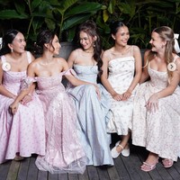Jennifer Coppen baru saja menggelar acara bridesmaid proposal bersama para sahabat yang akan menjadi bridesmaid di pernikahannya dengan dengan Justin Hubner. Tampil kompak, Jennifer dan keempat sahabatnya tampil bak princess kenakan dress panjang. Foto: Instagram/@jennifercoppenreal20