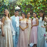 Acara bridal proposal itu diketahui digelar di Yema Kitchen, Bali. Jennifer dan para bridesmaid kompak kenakan busana berwarna pastel. Foto: Instagram/@jennifercoppenreal20