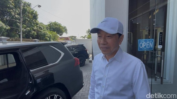 Jokowi periksa gigi di klinik keponakannya, Solo, Selasa (2/6/2026).
