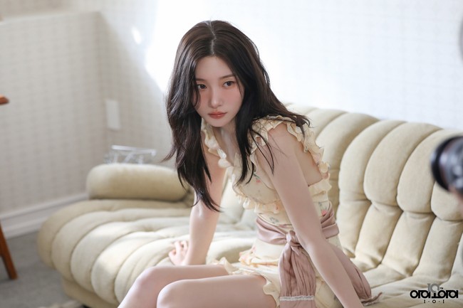 Di awal kariernya, tak sedikit yang melihat kemiripan Jung Chaeyeon dengan rekan aktris-idol, Bae Suzy. Foto: dok. X @jcyfiles