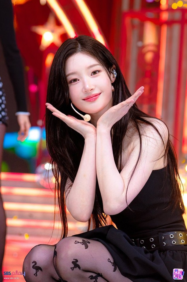 Jung Chaeyeon mengawali kariernya sebagai personel DIA pada 2015. Namanya melambung usai mengikuti acara survival Produce 101. Di mana ia memulai debut kedua bersama I.O.I. Foto: dok. X @jcyfiles