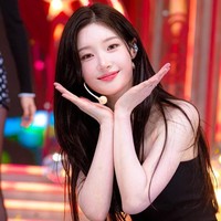 Jung Chaeyeon mengawali kariernya sebagai personel DIA pada 2015. Namanya melambung usai mengikuti acara survival Produce 101. Di mana ia memulai debut kedua bersama I.O.I. Foto: dok. X @jcyfiles