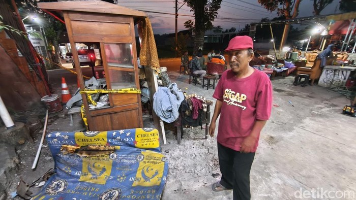 Agus warga Seyegan saat ditemui wartawan di rumahnya yang mengalami puluhan kali kebakaran misterius, Selasa (2/6/2026)