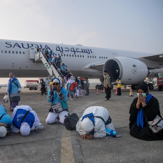 Kloter Pertama Jamaah Haji Mulai Tiba di Tanah Air