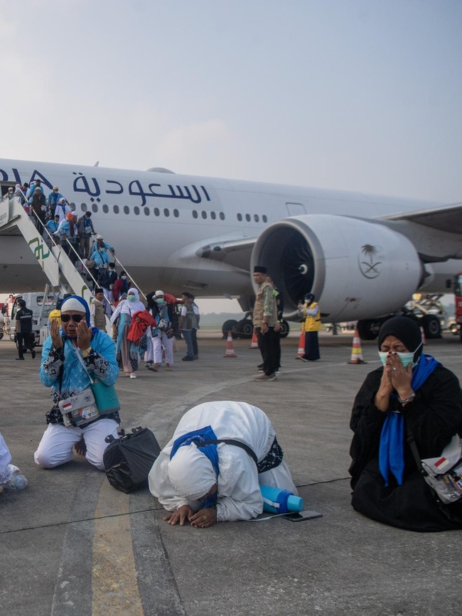 Kloter Pertama Jamaah Haji Mulai Tiba di Tanah Air