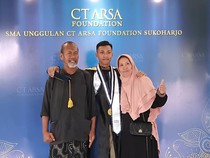 Lulusan Terbaik SMAU CT ARSA Diterima dan Pilih Kuliah di Kampus Belanda