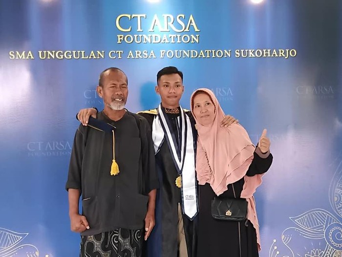 Lulusan terbaik SMAU CT ARSA diterima dan pilih kampus di Belanda