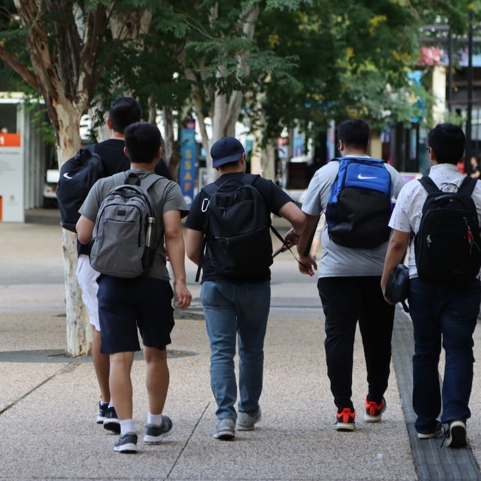 Mahasiswa internasional di Australia, termasuk asal Indonesia, harus menghadapi biaya kebutuhan sehari-hari yang meningkat. (ABC News: Lucas Hill)