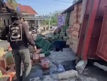 Pasutri di Muara Enim Tewas Tertimpa Truk Angkut Mi, Diduga Rem Blong