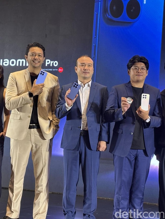 Momen Dion Wiyoko dan Sheila Dara Ramaikan Peluncuran Xiaomi 17T