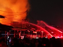 Video Kebakaran Besar di Kemayoran Jakpus: 500 KK Terdampak